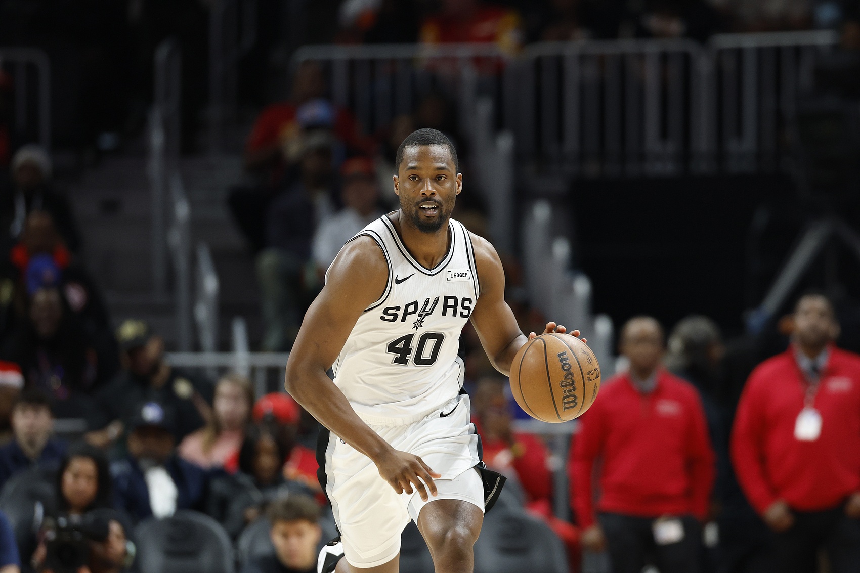 kaiyun-数据栏洁癖！巴恩斯半场3中0未得分 无任何数据甚至无失误犯规